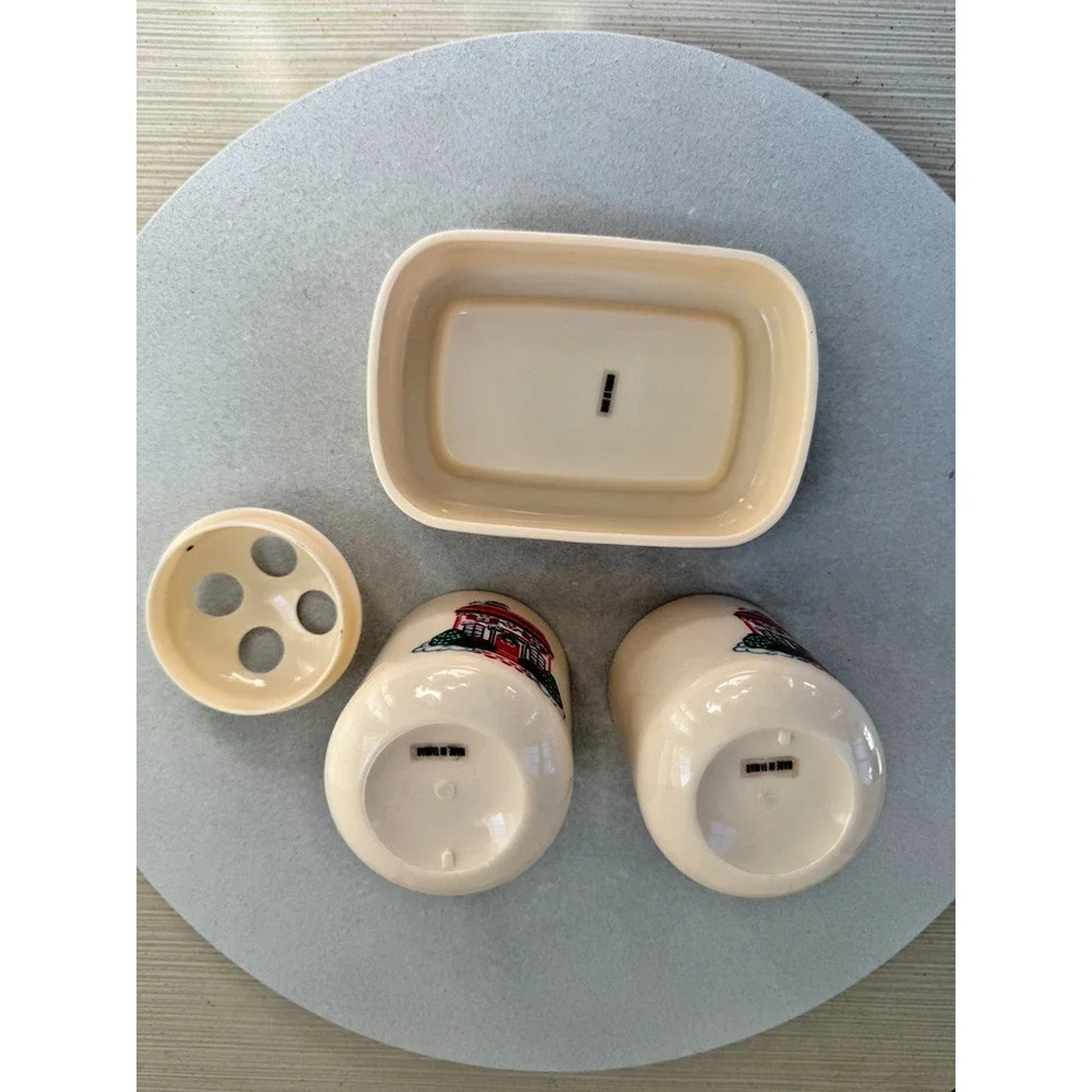 Vintage HOMETOWN CHRISTMAS 3-pc Plastic Bathroom Set Tumbler Soapdish and Holder